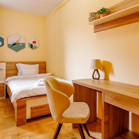 Hotel Airstar Surčin Екстериор снимка