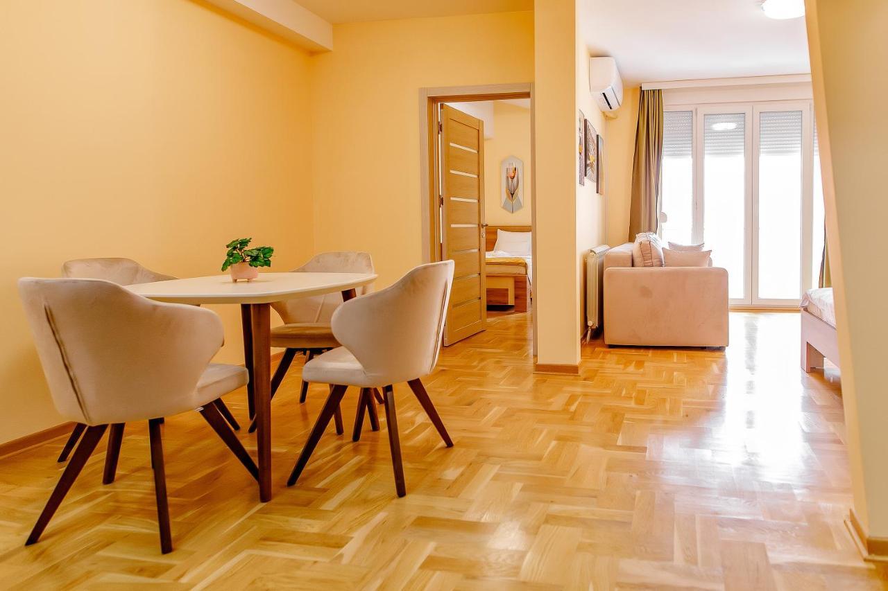 Airstar Hotel Surčin Екстериор снимка