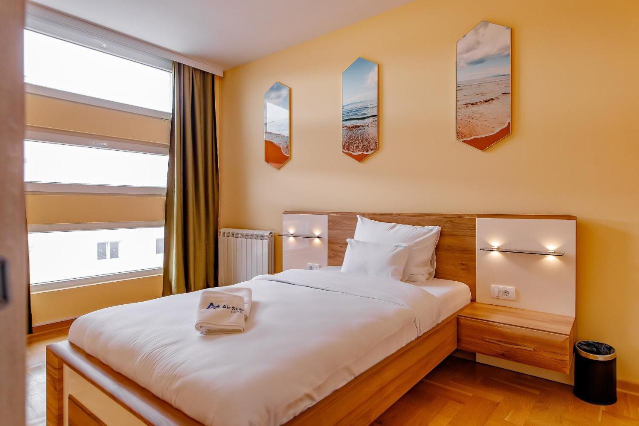 Airstar Hotel Surčin Екстериор снимка