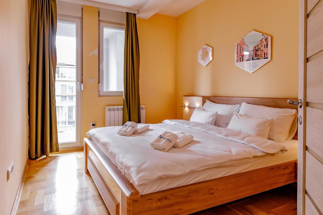Airstar Hotel Surčin Екстериор снимка