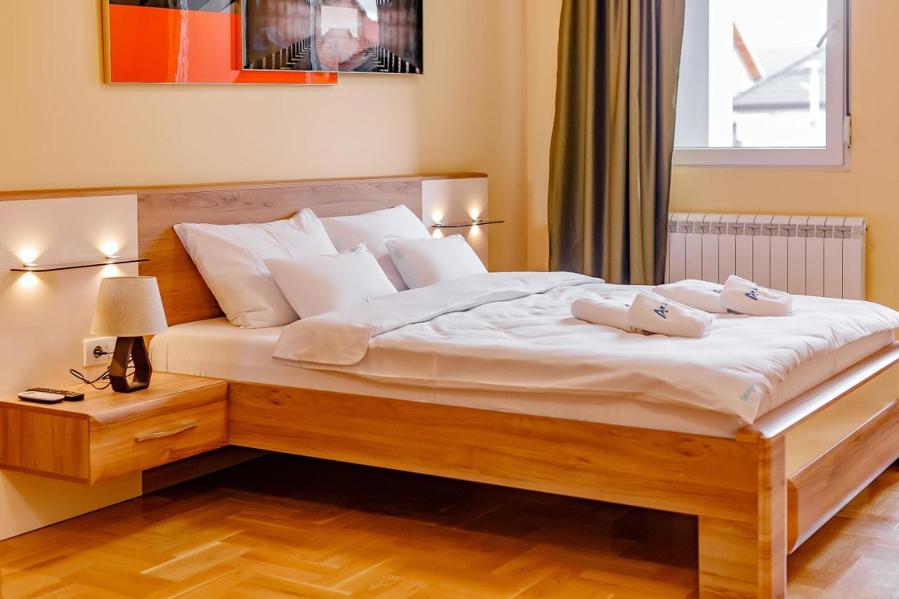Airstar Hotel Surčin Екстериор снимка