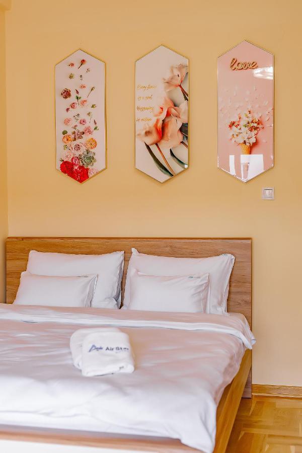 Airstar Hotel Surčin Екстериор снимка